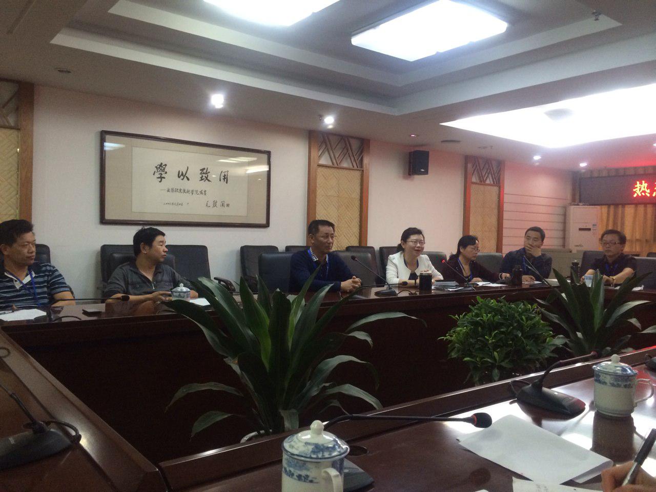我院基础部公共课教师与岳阳职业技术学院教师座谈